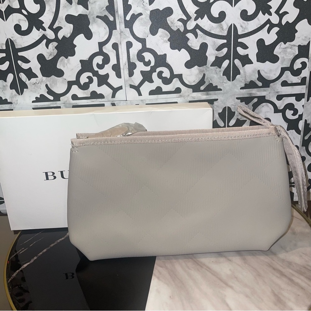 NIB Burberry cosmetic pouch